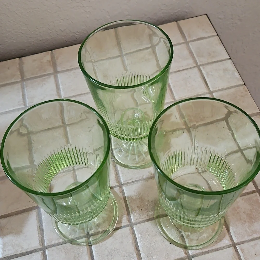 MARTHA STEWART Three Retro Green Starburst Ribbed Glass Stem Goblets